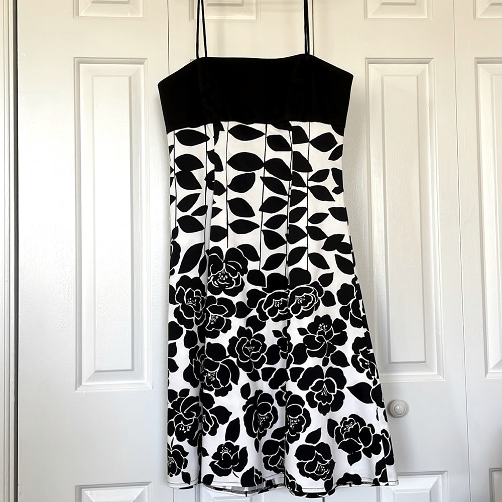 Nine West Dress.  Size 2.  Black and White.